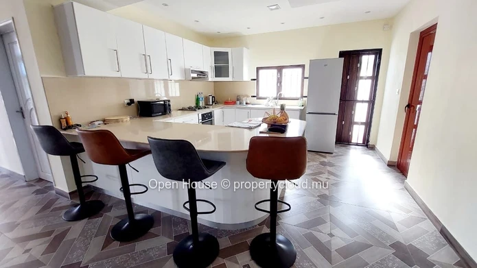 4-Bedroom Villa with Private Pool to Rent in Calodyne
