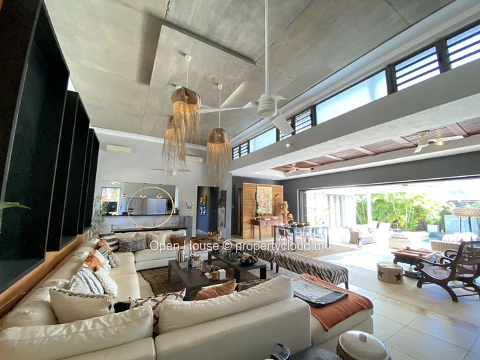 A VENDRE - Villa contemporaine de 300m2  - 4 chambres - salle de vie de 80m2 - cuisine extérieure - buanderie - pisci...