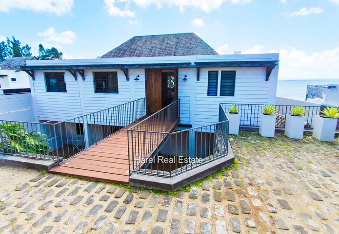 Villa pieds dans l'Eau à Pointe aux Canonniers !