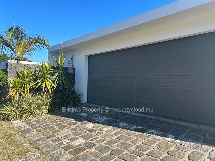 Stunning 3-Bedroom Villa for Rent in a Secure Gated Residence