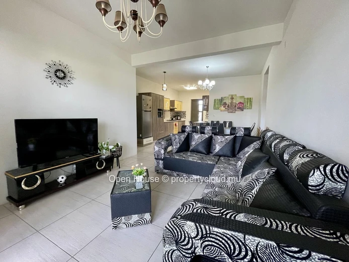 Apartment for sale in Flic en Flac, 103m², 3 bedrooms, communal pool.