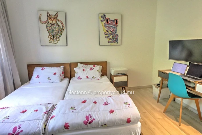 Bright 3-bed apartment with spacious jacuzzi in a residence