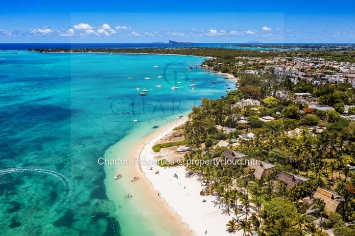 Single-story 3-bedroom villa with private pool in an exclusive residential estate in Grand Baie