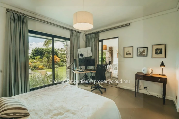The luxury of a private garden, the freedom of an apartment