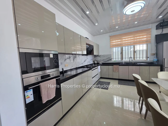 Modern and beautifully decorated 2-bedroom apartment available for rent