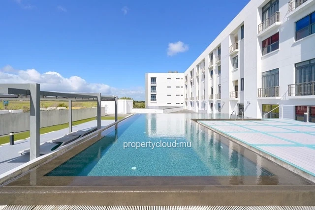 Apartment for sale accessible to foreigners (R+2) on Grand Baie La Croisette, 130 m2 duplex, sold furnished and equip...