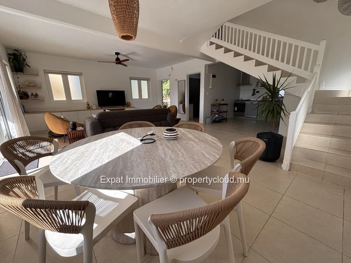 Contemporary 3-Bedroom Duplex Overlooking The Lagoon And Coin De Mire – Calodyne