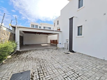 4 Bedroom Villa