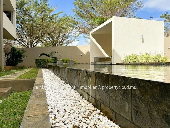 Modern 3-bedroom ground-floor apartment, fully equipped – Secure residence with swimming pool