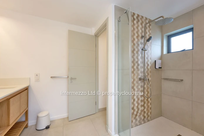 Appartement R+2 Pointe aux Canonniers — 131m², 3 chambres, piscine, meublé & équipé | Prix : 580 000 €