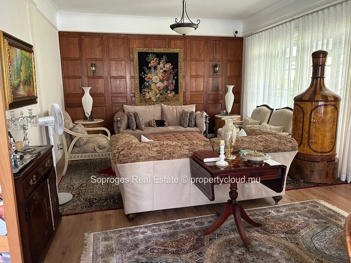 Grande Maison Coloniale de 4000 pieds carrés