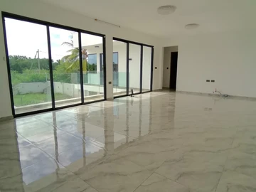 5 Bedroom Villa
