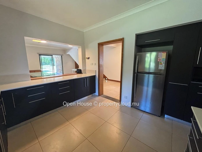 Villa PDS de 497 m² avec piscine à vendre à Rivière Noire