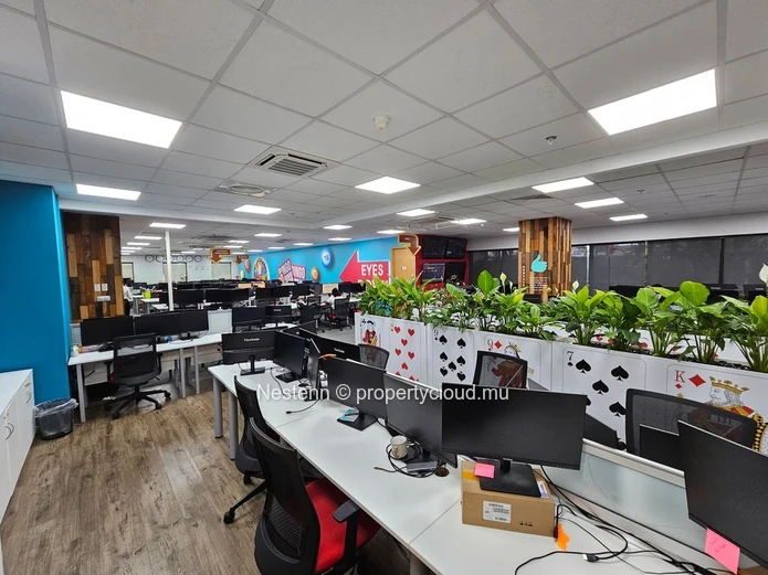 Bureau de 668 m² 