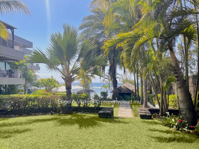 Beachfront Garden Apartment with Sea Views