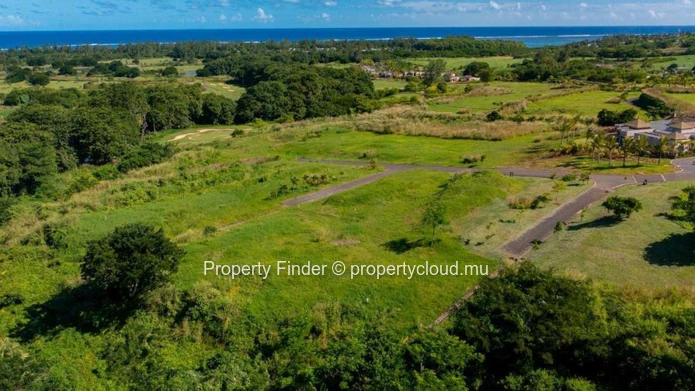 Terrain de Luxe avec Vue sur le Lagon à Vendre