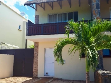 Fully furnished duplex - walking access to beach