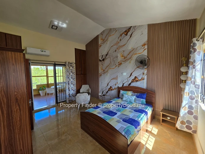 Triplex entièrement meublé de 3 chambres à louer