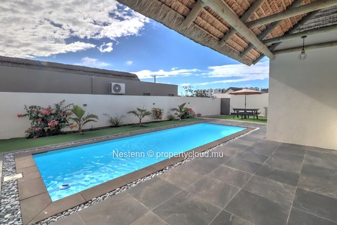 Villa moderne de plain-pied avec 3 chambres à proximité des commodités.