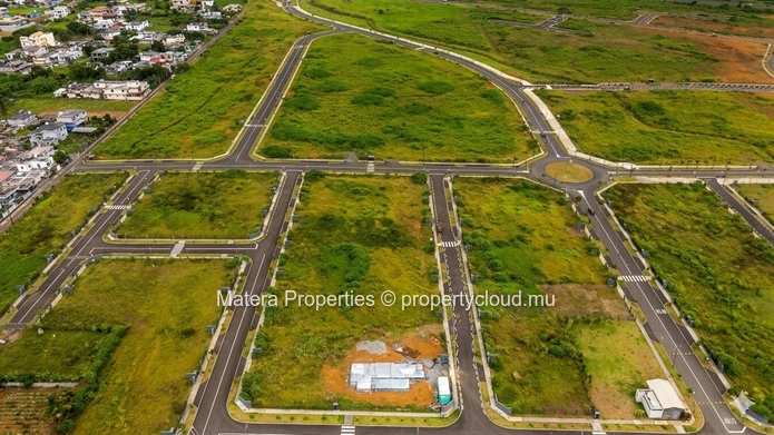 Opportunité rare dans la Smart City de L'avenir : 13,76 perches de terrain prêtes à accueillir votre maison.