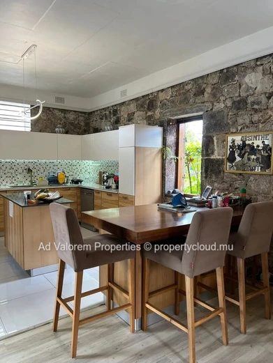 Charmante maison familiale à vendre dans un quartier recherché de Curepipe!