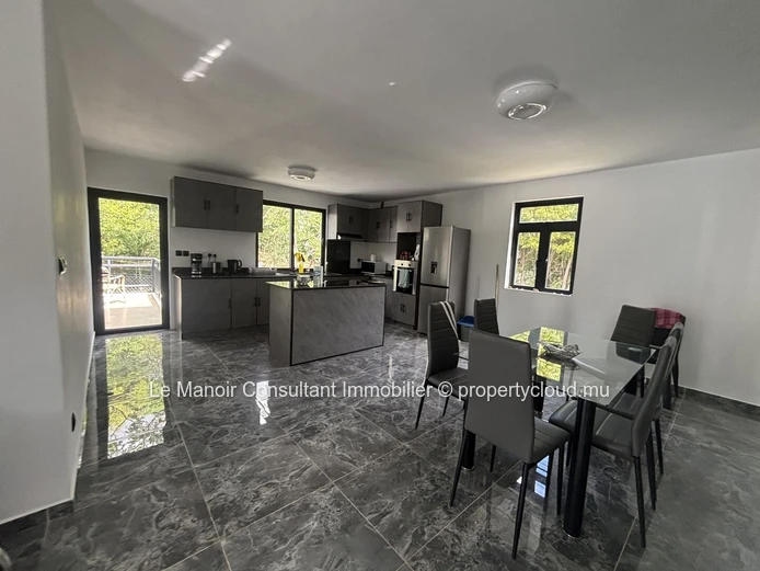 Villa 5 chambres à vendre à Flic en Flac avec jardin