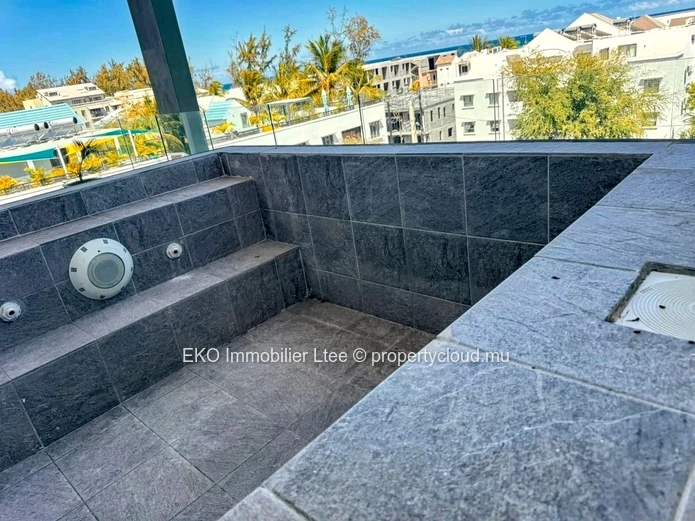 Luxurious Flic en Flac Penthouse: Foreigners Welcome!