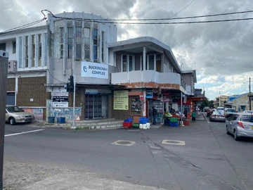 Commercial building for sale
