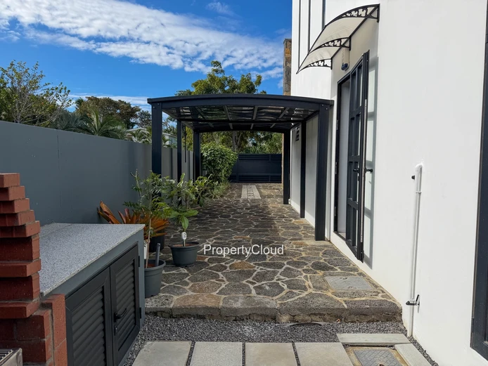 For Rent - A 300 Sqm 3-Bedroom Villa In Calodyne, Minutes Walk From The Beach