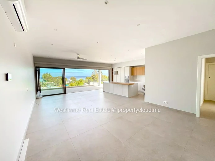 TAMARIN - Penthouse for sale with 3 bedrooms and a spacious area of 333 m²