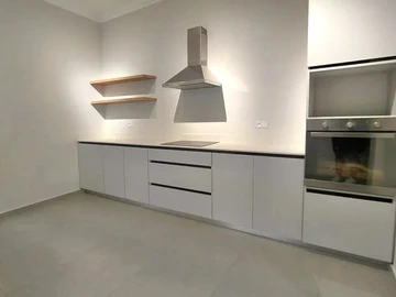 6 Bedroom House