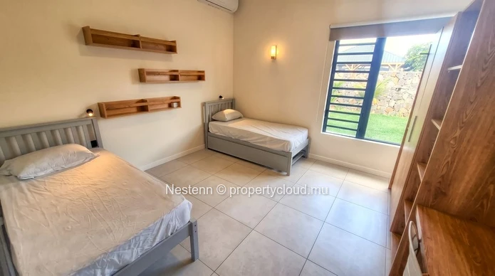 Villa familiale moderne de 4 chambres dans un beau jardin