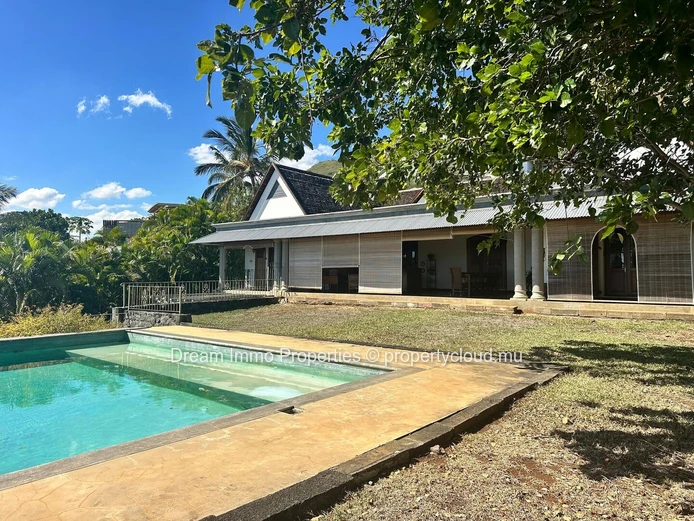 Élégante villa de caractère de 3 chambres avec vue panoramique mer et montagne à Tamarin – Ile Maurice