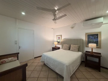 5 Bedroom Villa