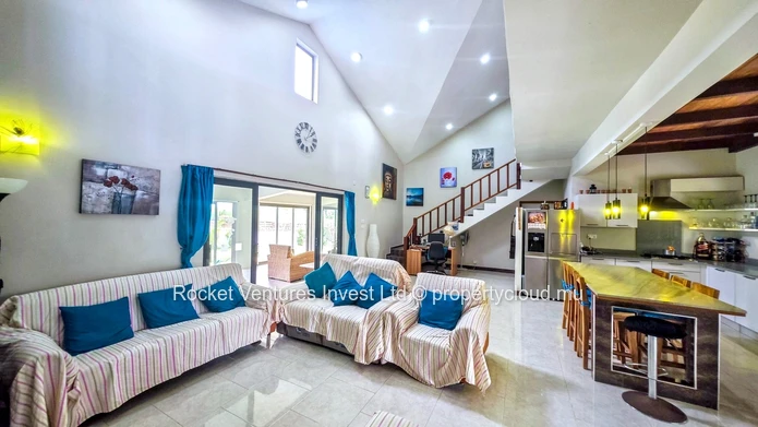 VENTE - Villa de Prestige avec Piscine – 3 Chambres à Mont Piton