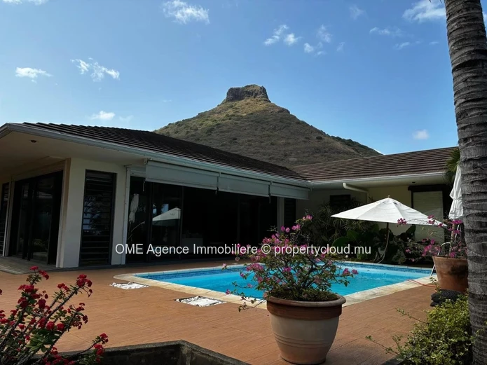 TAMARIN - Spacious villa with mountain views - 3 Bedrooms