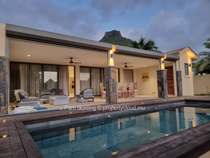 Elégante villa de 4 chambres à coucher dans un domaine fermé - cœur de Tamarin, côte ouest de l'île Maurice