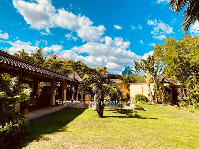 5 Bedrooms Villa on a golf Course