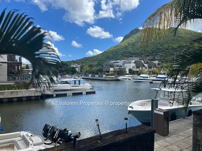 Appartement Townhouse Moderne à Vendre – La Balise Marina, Rivière Noire