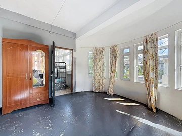 10 Bedroom House
