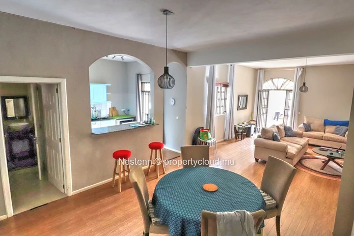 Family villa with private pool – Secure residence in a sought-after area