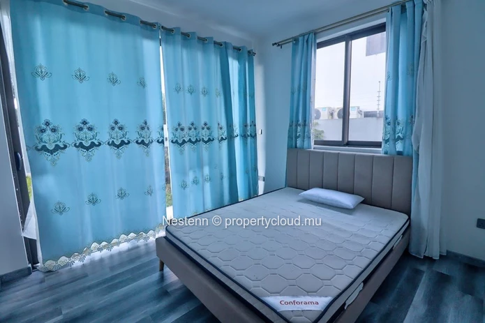 Villa duplex moderne à Côte d'Or avec 4 chambres, 3 salles de bains, vue sur la montagne, cuisine américaine meublée ...