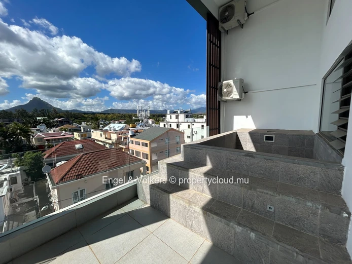 Exclusive 3-Bedroom Loft with Mountain Views and Private Plunge Pool – Flic en Flac
