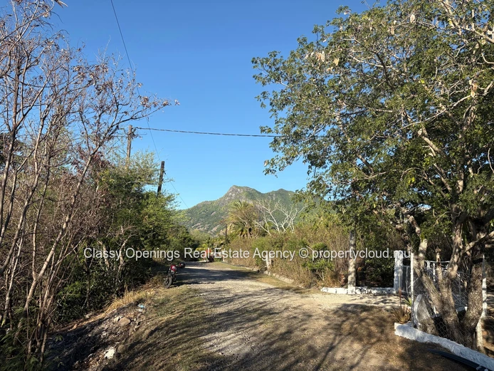 Le Morne 2018 m² Plot — Iconic Mountain & Sea Views