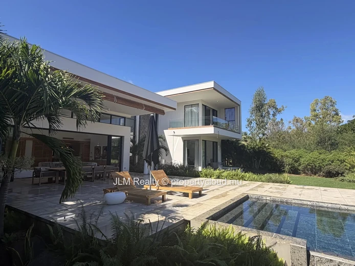 À Vendre : Villa Contemporaine de Prestige de 5 Chambres à Tamarin, Île Maurice