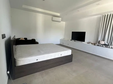 6 Bedroom Villa