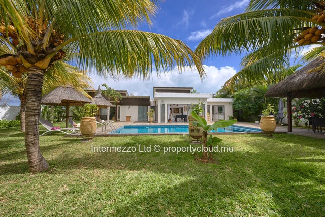 Villa PDS Luxe Grand Baie | 220 m² + Terrasse  66 m² | Piscine | € – Réf. BLUE EDGE