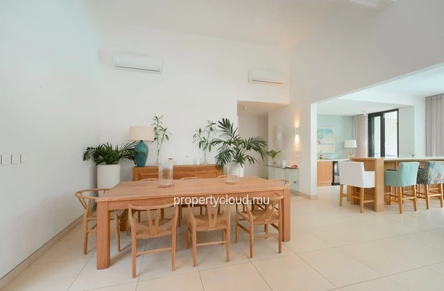 A vendre magnifique villa de 4 chambres en suite accessible aux etrangers à Pereybere.