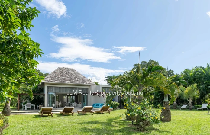 Villa d’Exception avec un magnifique Terrain vue golf à Vendre dans un Domaine Golfique