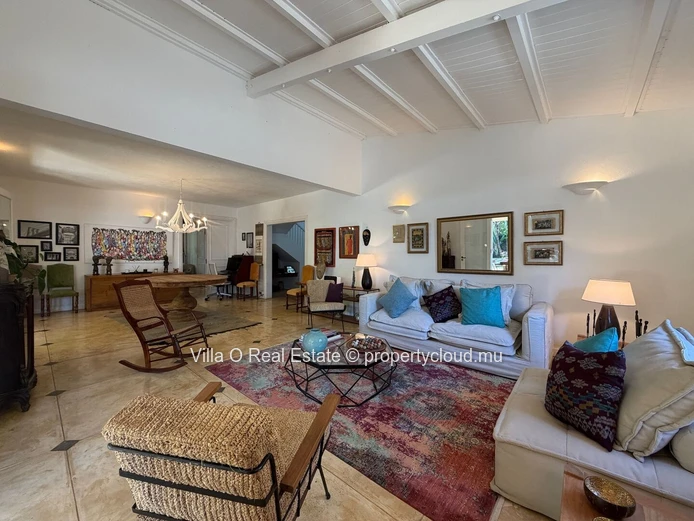 A true marvel, this lovely Creole house with 4 bedrooms, including 2 en-suite, and its vast colonial terrace exudes w...